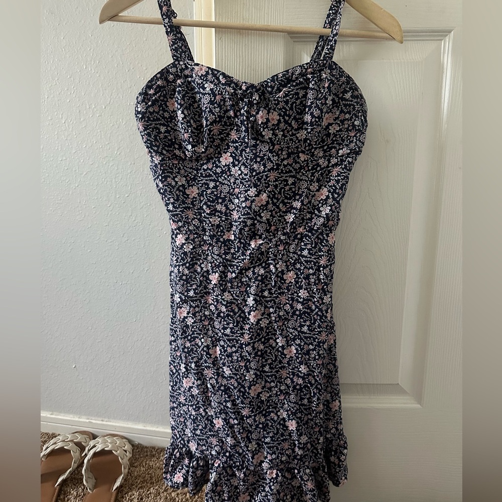 Floral mini dress! 💐